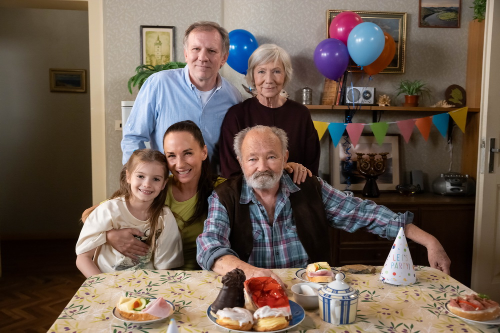 V ateliérech v Hostivaři se 22. dubna 2025 natáčel seriál Ulice